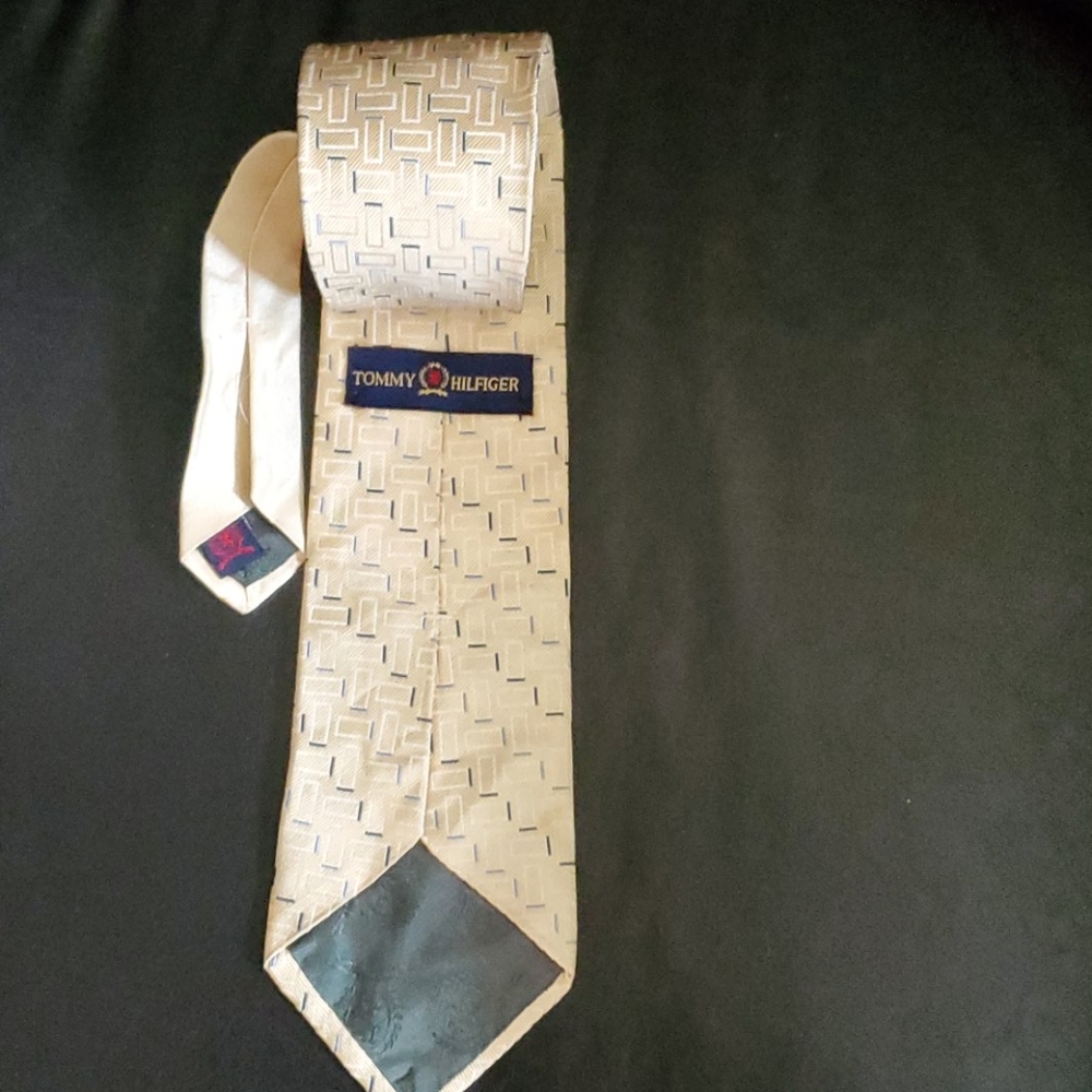 Tommy Hilfiger tie.